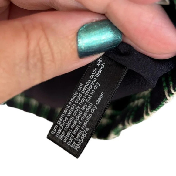 The LIMITED Women's Green & White Criss Cross Pattern Pencil Skirt Size 8 - Picture 3 of 7